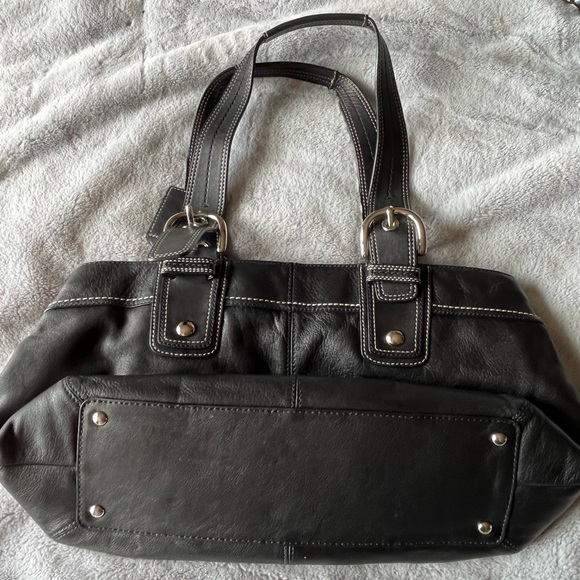 Coach - Picture 2 of 7